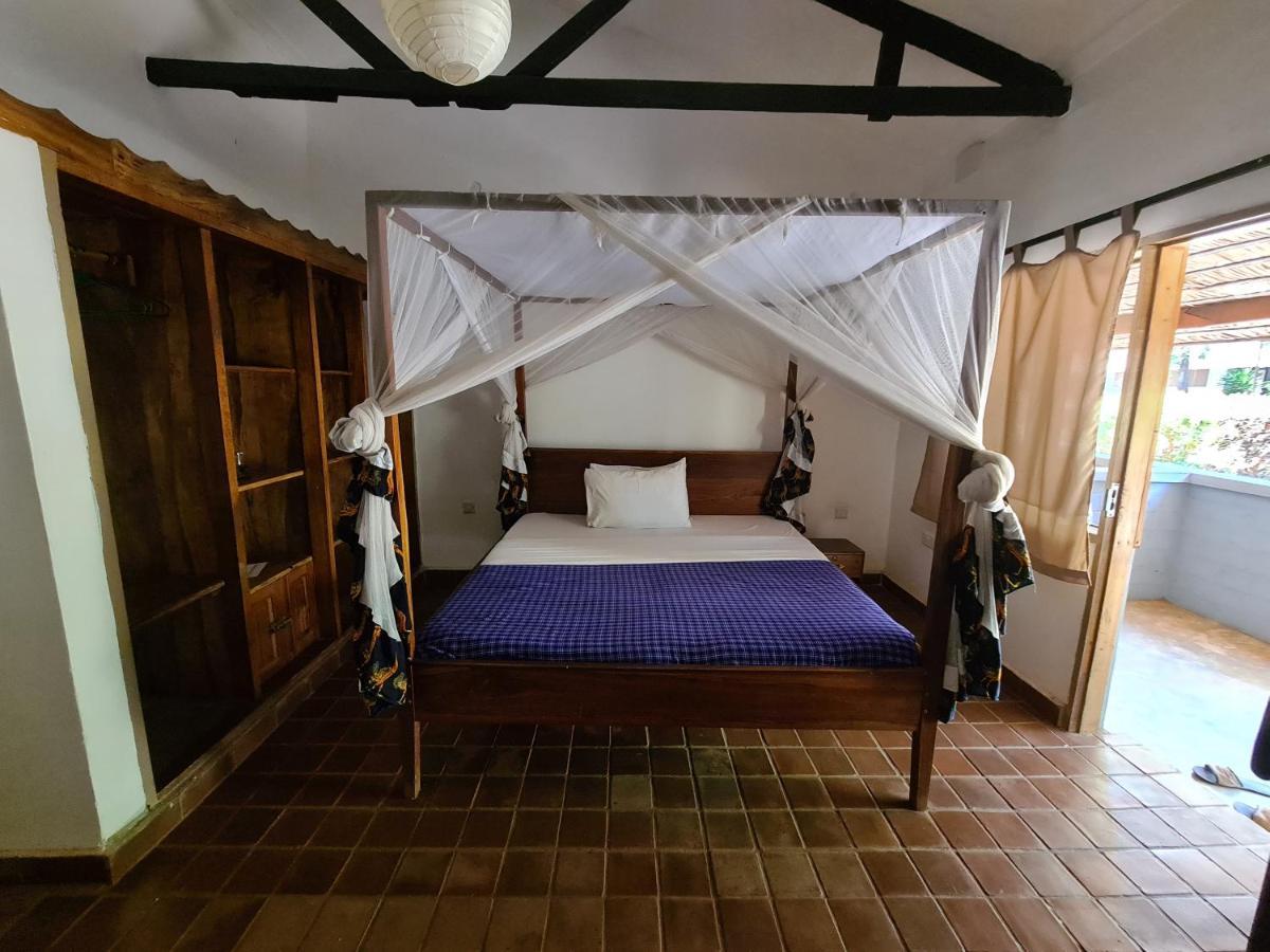 Honey Badger Lodge Moshi Bagian luar foto