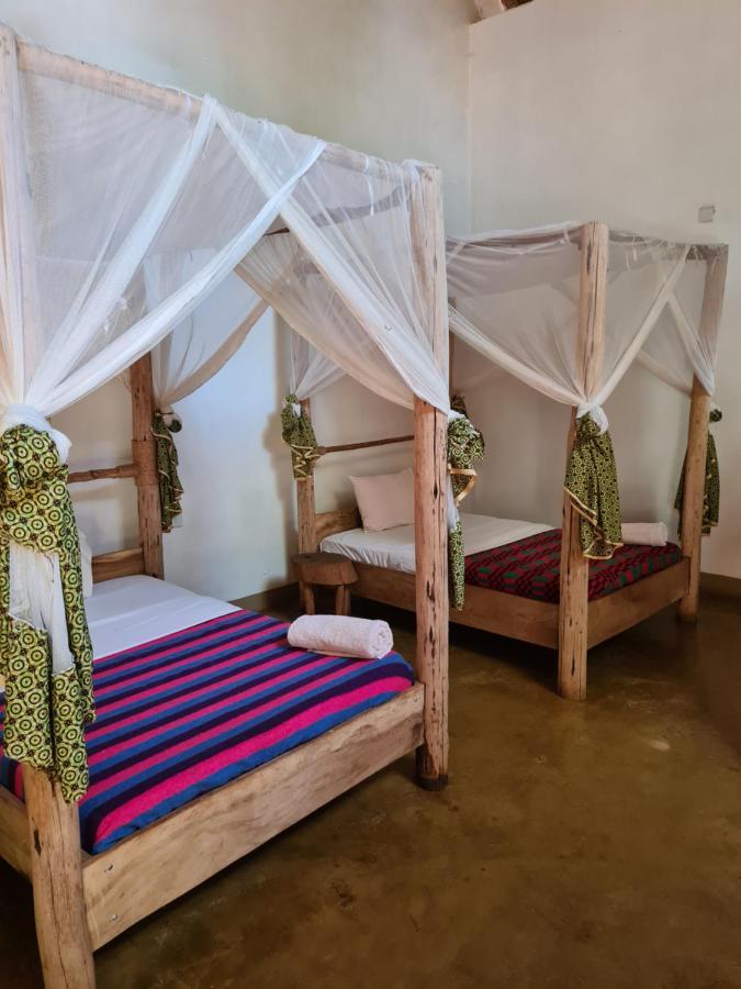 Honey Badger Lodge Moshi Bagian luar foto