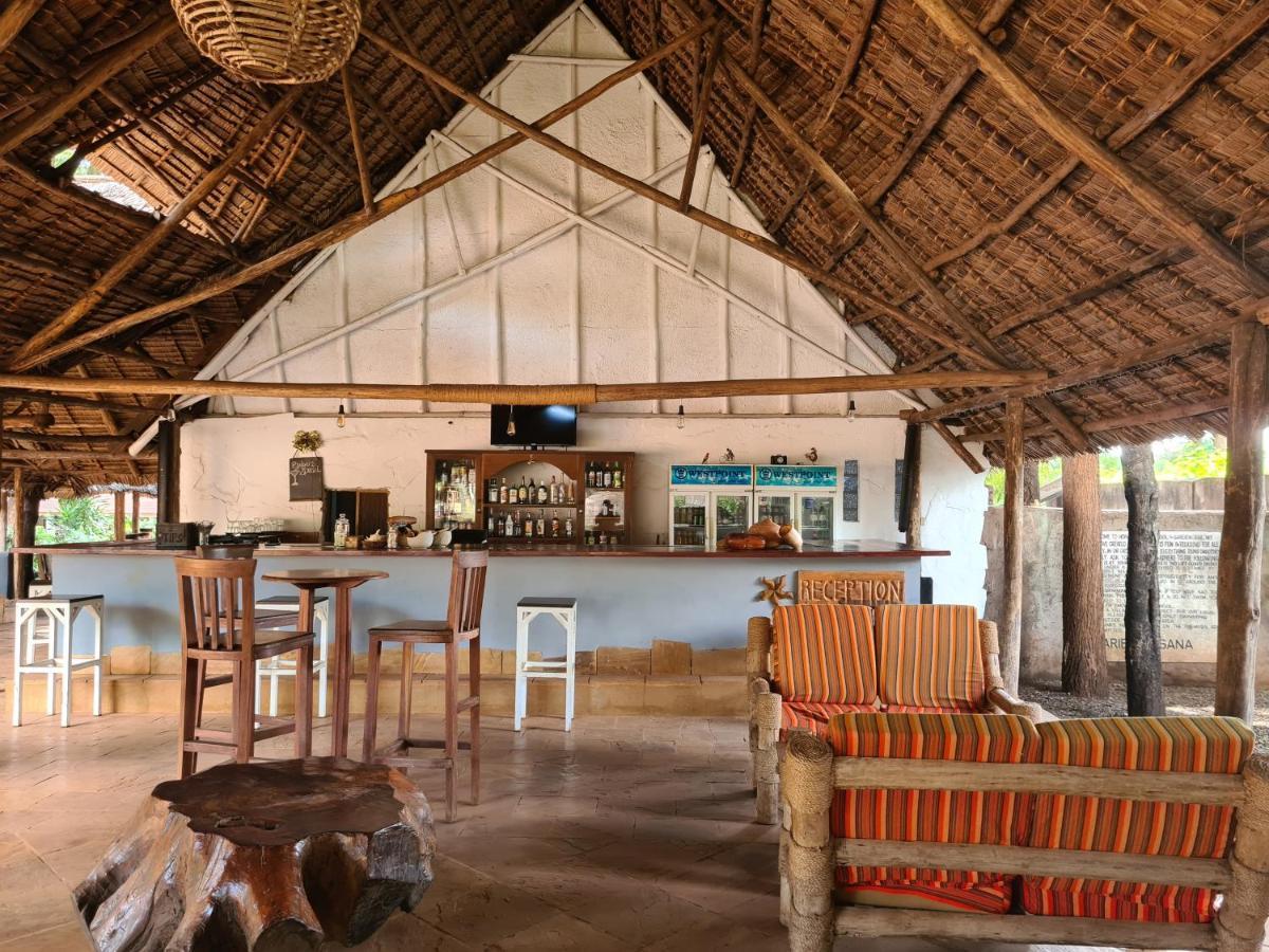 Honey Badger Lodge Moshi Bagian luar foto
