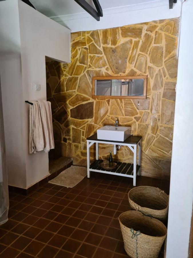 Honey Badger Lodge Moshi Bagian luar foto