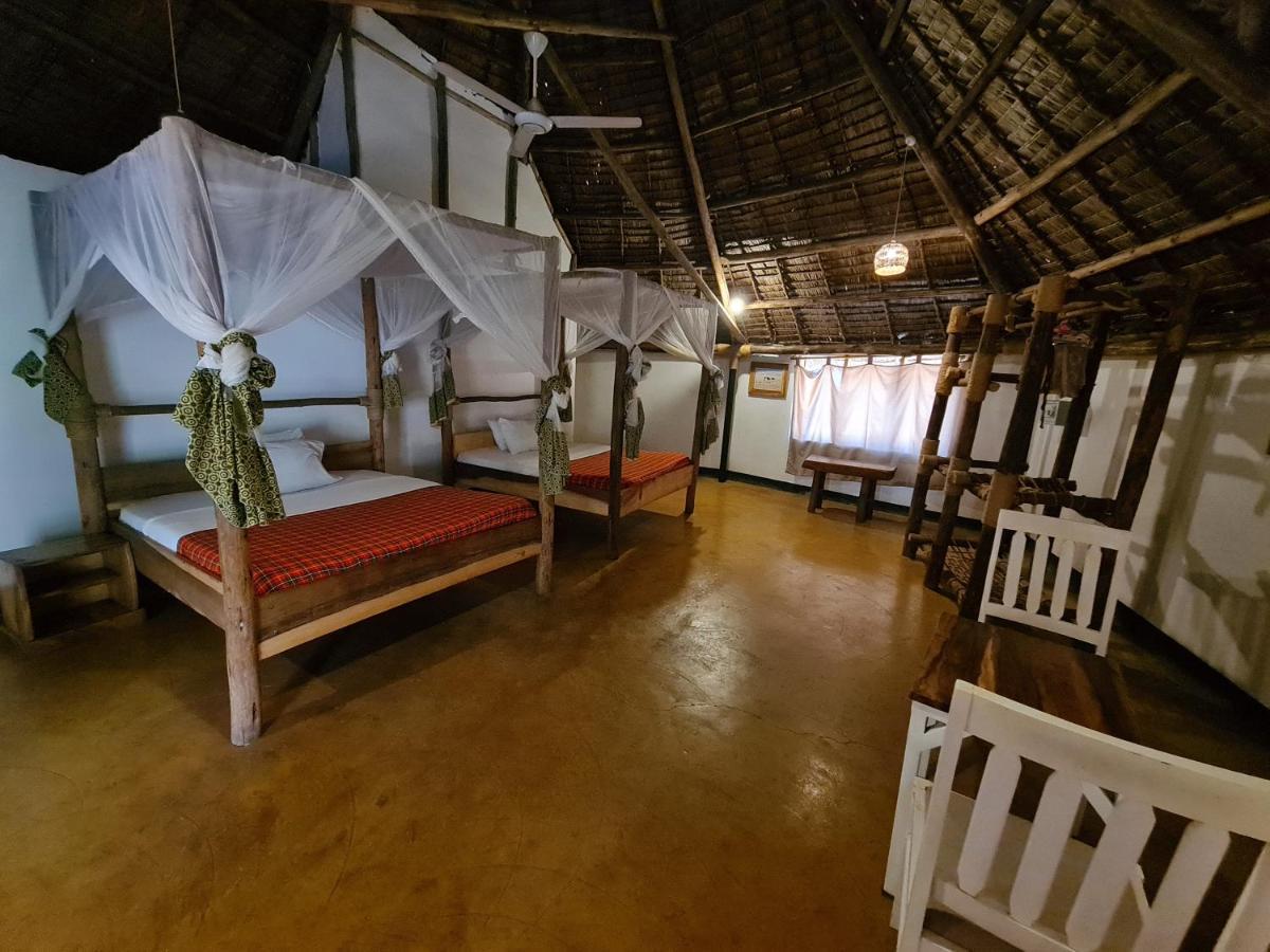 Honey Badger Lodge Moshi Bagian luar foto