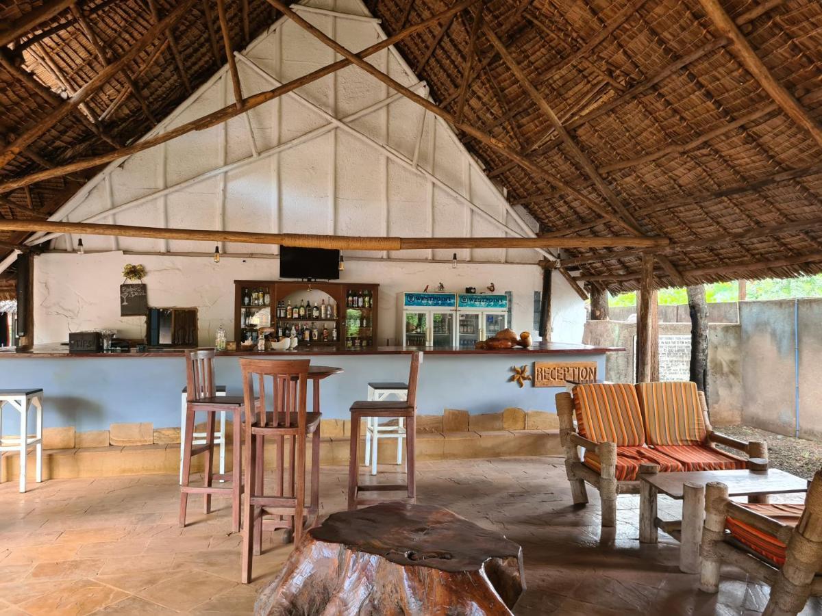 Honey Badger Lodge Moshi Bagian luar foto