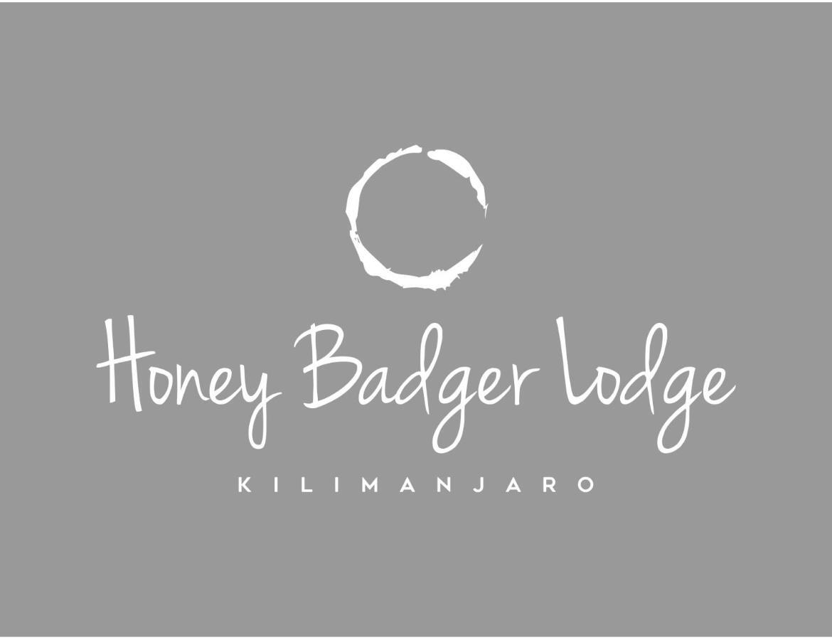 Honey Badger Lodge Moshi Bagian luar foto